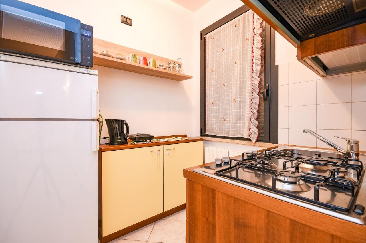 Desenzanoloft Yellow Apartment เดเซนซาโนเดลการ์ดา ภายนอก รูปภาพ
