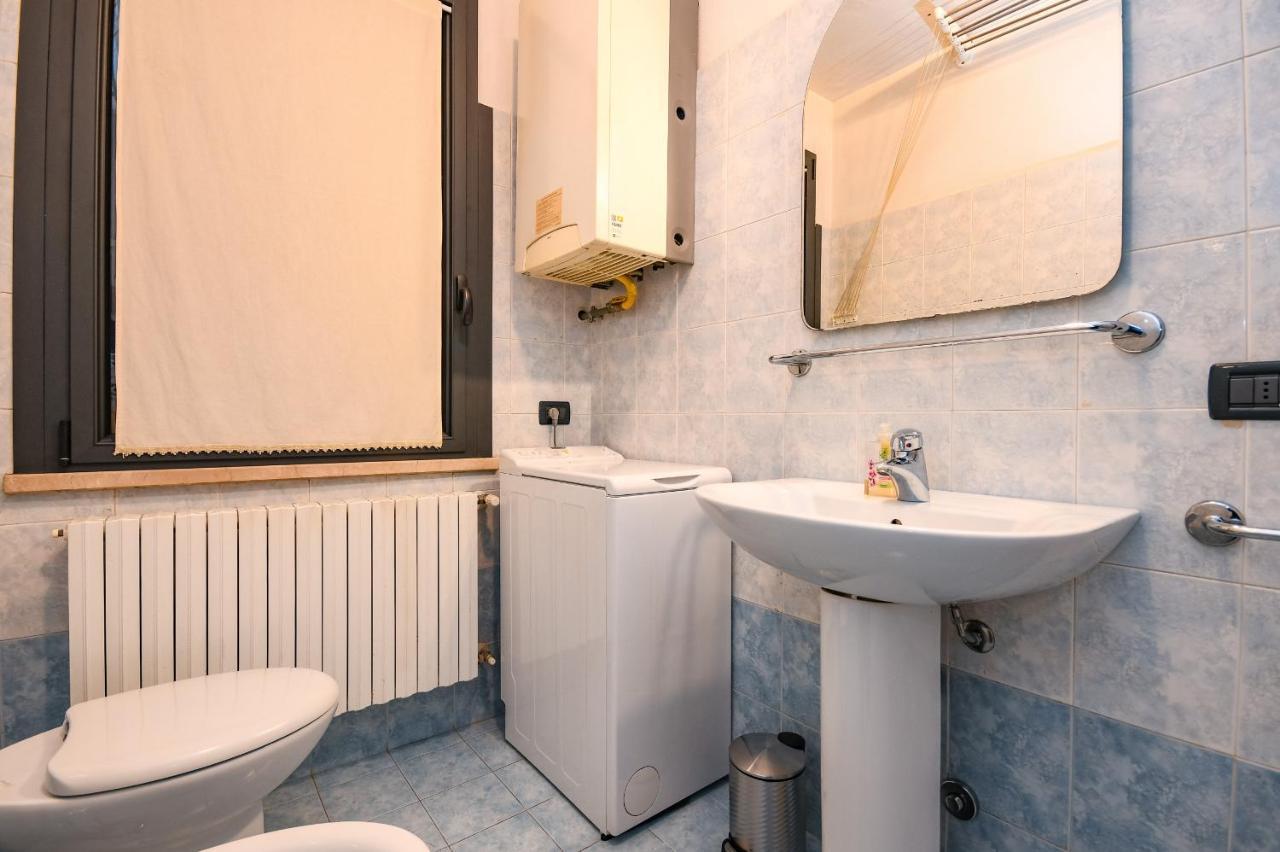 Desenzanoloft Yellow Apartment เดเซนซาโนเดลการ์ดา ภายนอก รูปภาพ