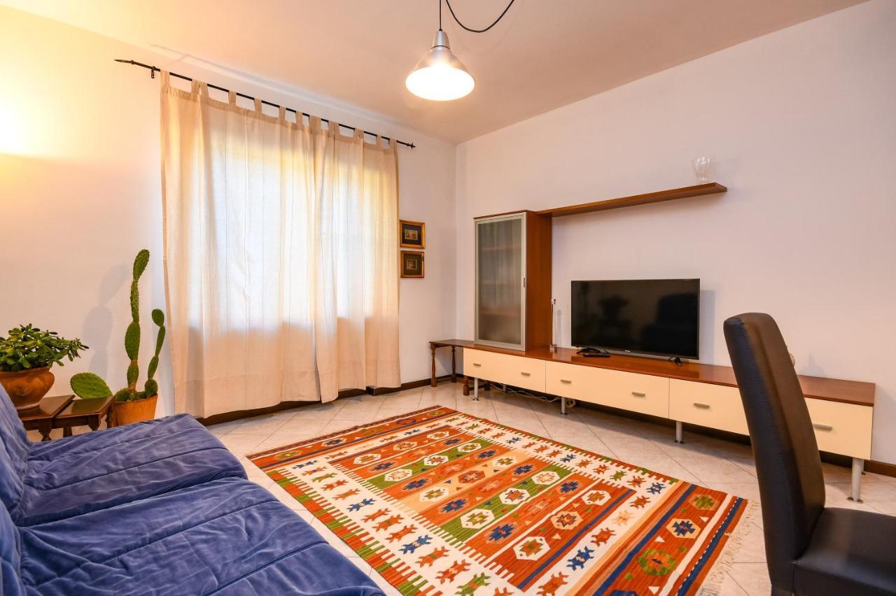 Desenzanoloft Yellow Apartment เดเซนซาโนเดลการ์ดา ภายนอก รูปภาพ