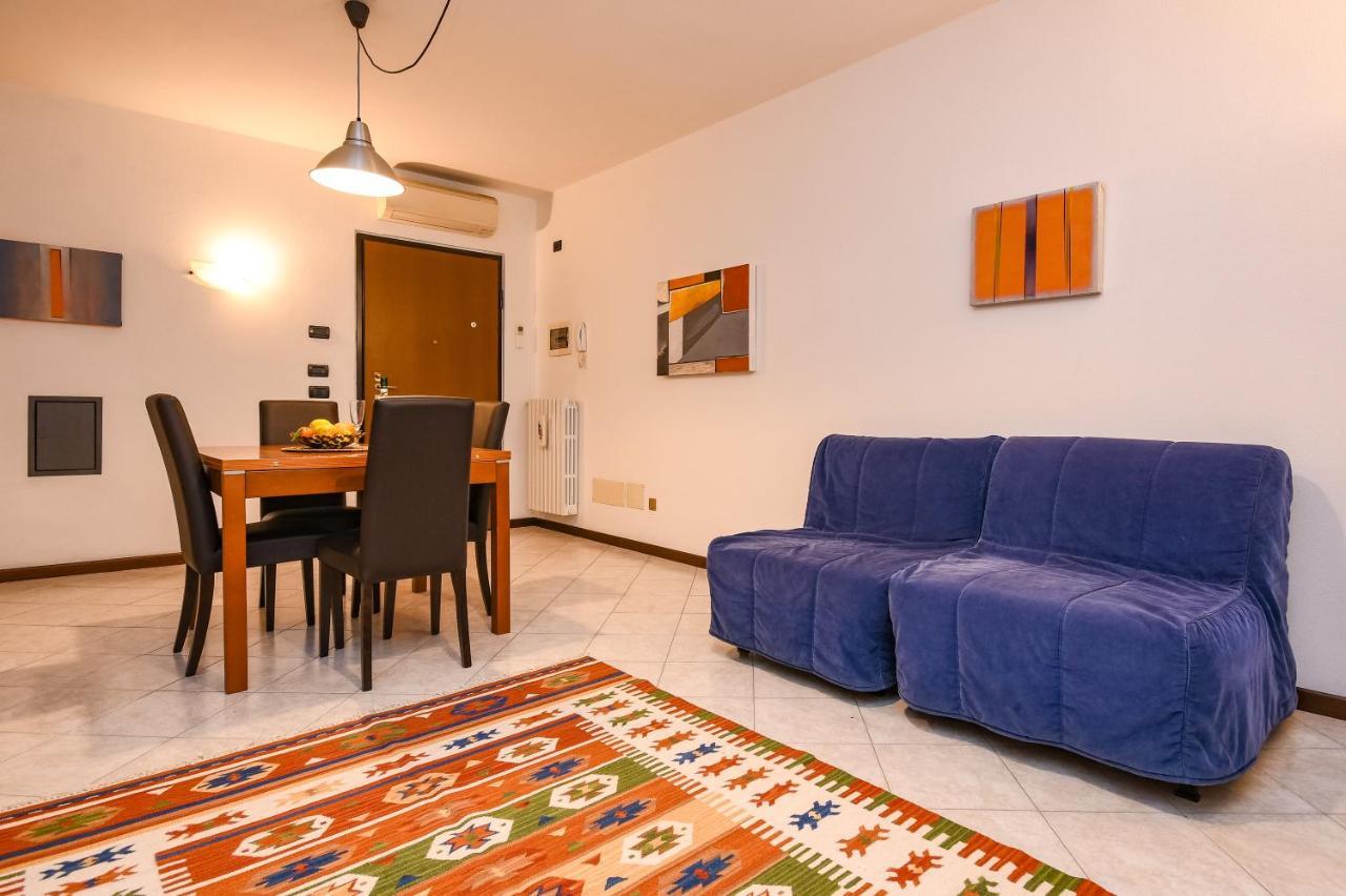 Desenzanoloft Yellow Apartment เดเซนซาโนเดลการ์ดา ภายนอก รูปภาพ